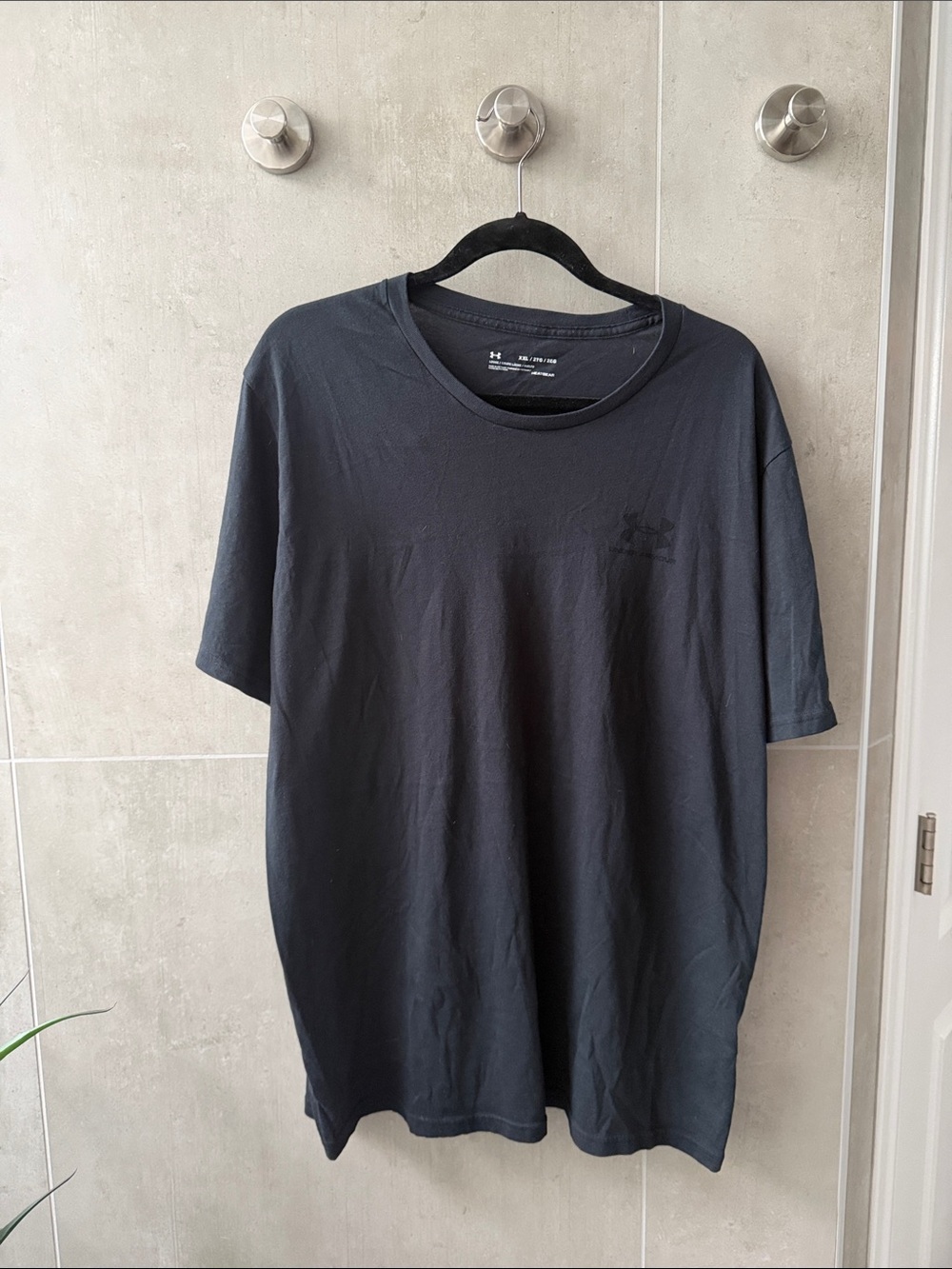 Black Under Armour Men’s Black Short-Sleeve Performance Tee. SIZE: XXL
